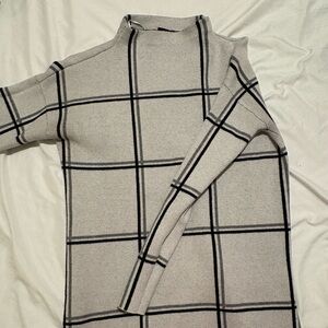 Elegant Cream Checkered Turtleneck Sweater